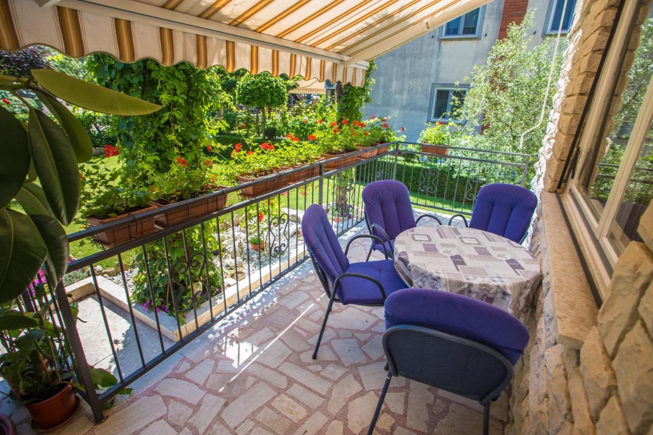 Garden View Apartment In Porec For 2 - 4 Persons Kültér fotó